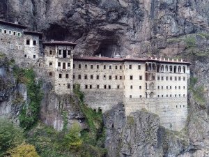 Sümela Manastırı’ndaki Restorasyon Çalışmaları Tekrar Başladı