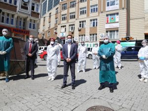 Artvin’de Berber Ve Kuaförlere Covid-19 Testi Yapıldı