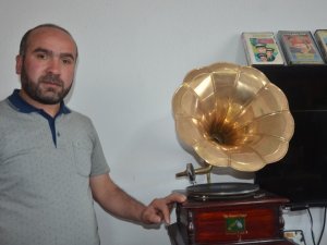 Çocukluktan Yaşayamadığı Hevesi Sayesinde Antikacı Oldu