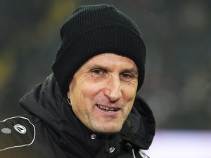 Augsburg Teknik Direktörü Herrlich, Diş Macunundan Dolayı Karantinada