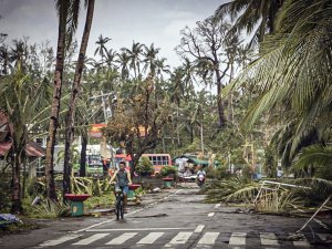 Filipinler’i Vongfong Tayfunu Vurdu: 1 Ölü