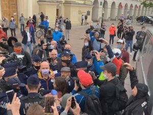 Polonya’da Yasağa Rağmen Protesto: 380 Gözaltı