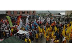 Giresun’da Yağmur Altında 1 Mayıs Kutlaması