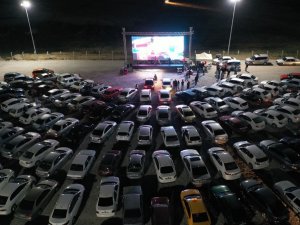 Nevşehir’de Yüzlerce Araç “Arabalı Sinema” Etkinliğine Katıldı