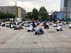 Kosova’da Camilerin İbadete Açılmaması Protesto Edildi