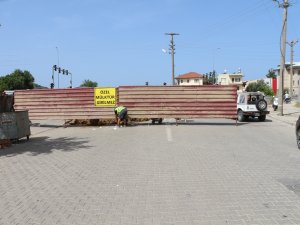 “Özel Mülküm” Diyerek Kavşağı Trafiğe Kapattı