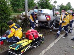 Annelerini Memleketlerine Götürürken Aynı Yerde Kaza Yaptılar: 1 Ölü, 4 Yaralı