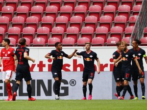 Leipzig Deplasmanda Farklı Kazandı