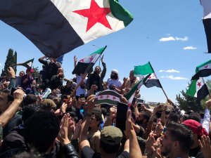 İdlib’de Siviller Rejimi Protesto Etti