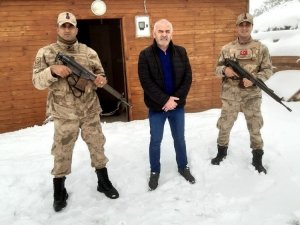 Sisdağı Yaylasında Mahsur Kalan Vatandaş Jandarma Ekipleri Tarafından Kurtarıldı