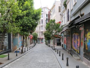 Kepenkler Kapatıldı Grafitiler Ortaya Çıktı
