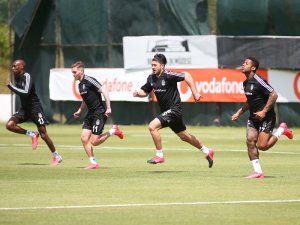 Beşiktaş Günün İlk İdmanını Tamamladı