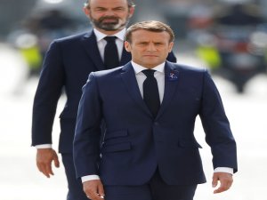 Fransa’da Covid-19 Krizi Macron’un Popülaritesini Düşürdü