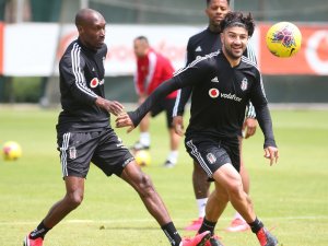 Beşiktaş Günün İlk İdmanını Tamamladı