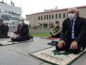 Trabzon’da 18 İlçede Bin 264 Noktada Yaklaşık 2,5 Ay Sonra Cuma Namazı Kılındı