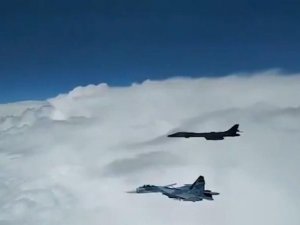 Rus Savaş Uçakları Abd Bombardıman Uçaklarına Engelleme Yaptı