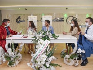 Başkan Şenlikoğlu, Normalleşme Sürecinin Başlamasıyla İlk Nikahını Kıydı