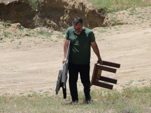 Elazığ’da Vefalı Öğretmen Eğitimi, İnternet Çeken Tepeye Taşıdı