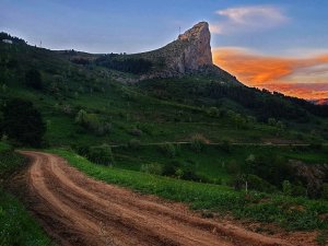 Hazin Hikayesi İle Duygulandırıyor, Görüntüsü İle Büyülüyor