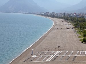 Hazırlıkların Tamamlandığı Dünyaca Ünlü Sahilde Yüzde 70 Doluluk Bekleniyor