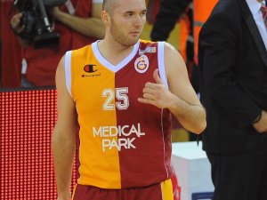 Milan Macvan 30 Yaşında Basketbolu Bıraktı