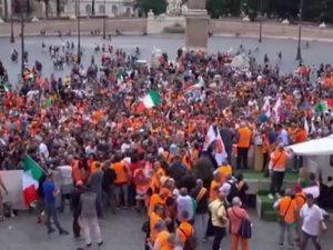 İtalya’da Turuncu Yeleklilerden Hükümet Karşıtı Protesto