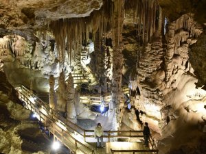 150 Milyon Yıl Yaşındaki Yer Altı Sarayında Turizm Sezonu Başladı
