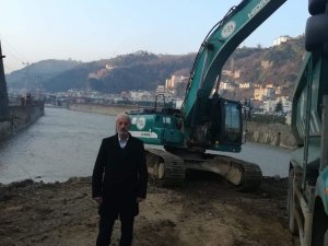 Dere Yatağına Kaçak Dökülen Moloz Yığınları Temizlendi