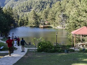 Korona Virüs Tedbirleri Alınan Tabiat Harikası Limni Gölü Ziyaretçilerini Bekliyor
