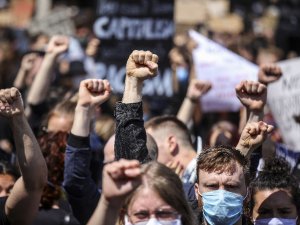 Almanya’da Irkçılık Karşıtı Protestoya Binlerce Kişi Katıldı