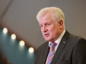 Almanya İçişleri Bakanı Seehofer’den Umutlandıran Aşı Açıklaması