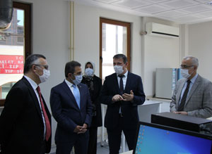 Bakan Yardımcısı Aksu, Rize Gıda Kontrol Laboratuvarını Ziyaret Etti