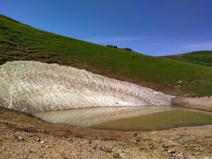 Tepkilerin Odağındaki Dipsiz Göl’de Karlar Eridikçe Su Seviyesi Yükseliyor