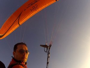 Sis Dağı’ndan Yamaç Paraşütüyle 45 Km Mesafedeki Beşikdüzü İlçesine Uçtu