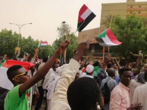 Sudan’da Geçici Hükümet Protesto Edildi: "Yabancı Sömürgeciliğine Hayır"