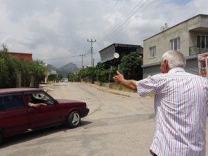 Herkes Deli Sanıyor Ama O Mahallenin Trafik Akışını Sağlıyor