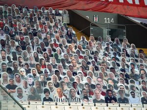 Tribünlerde 5 Bin Siyah-beyazlı Taraftar!