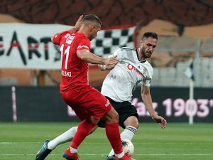 Süper Lig: Beşiktaş: 0- Antalyaspor: 2 (İlk Yarı)