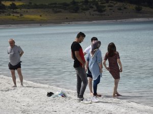 Salda Gölü’ne Ziyaretçi Akını