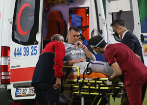 Galatasaray'da Muslera Hastaneye Kaldırıldı