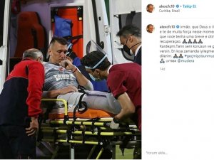 Alex’ten Muslera Paylaşımı