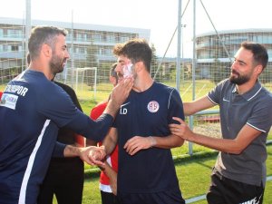 Antalyaspor’da Antrenör Dağaşan’a Doğum Günü Kutlaması