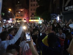 Trabzonspor Taraftarı 23 Yıl Sonra Gelen Galibiyeti Kutladı