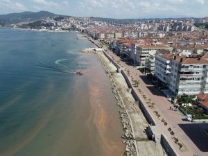 Marmara Denizi Turuncuya Boyandı