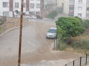 Sağanak Yağış Ve Hayatı Felç Etii