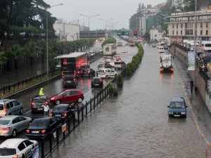 Karadeniz Sahil Yolu Göle Döndü, Sürücüler Zor Anlar Yaşadı