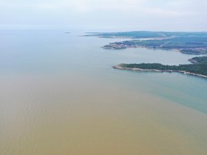 Sel Suları Karadeniz’i Kahverengiye Bürüdü