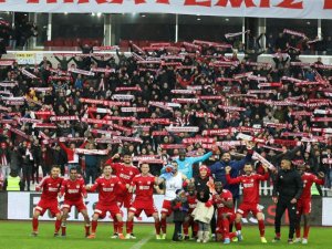 Sivasspor Taraftarı, Mert Hakan Ve Emre Kılınç’ın Takımdan Ayrılmasını İstemiyor