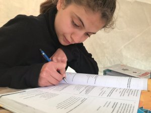 Depremde Ölümden Saniyelerle Kurtuldu, Şimdi Çadırda Üniversiteye Hazırlanıyor