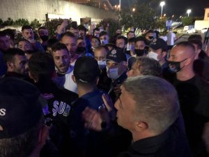 Trabzonspor Taraftarı Takımını Coşkuyla Karşıladı